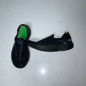 OOFOS eeZee low shoe black checker